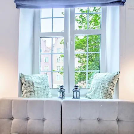 Summerwinter - Luxury Basilica Old Town Apartment, 2 Bedrooms & Sofa *